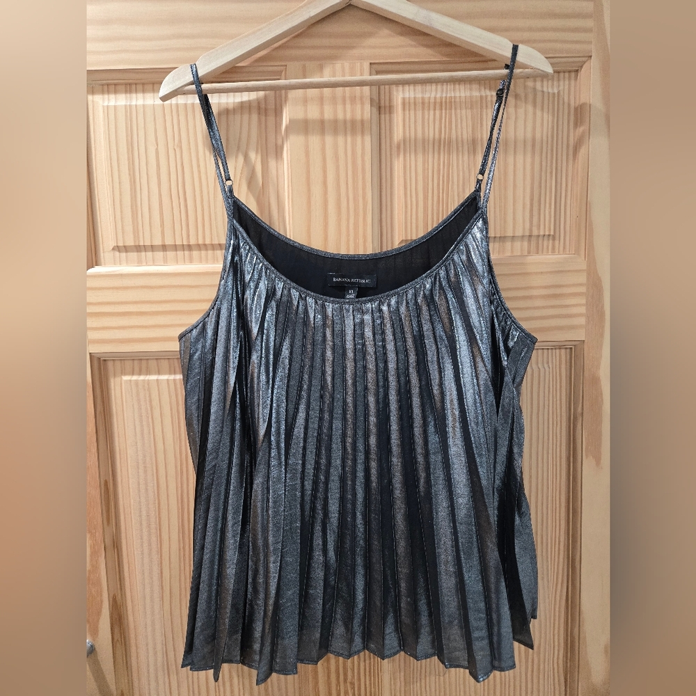 Banana republic Sleeveless tank top metallic pleated size xlarge black grey